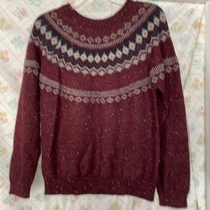 Weatherproof vintage 75% acrylic 25% polyester maroon sweater with designs